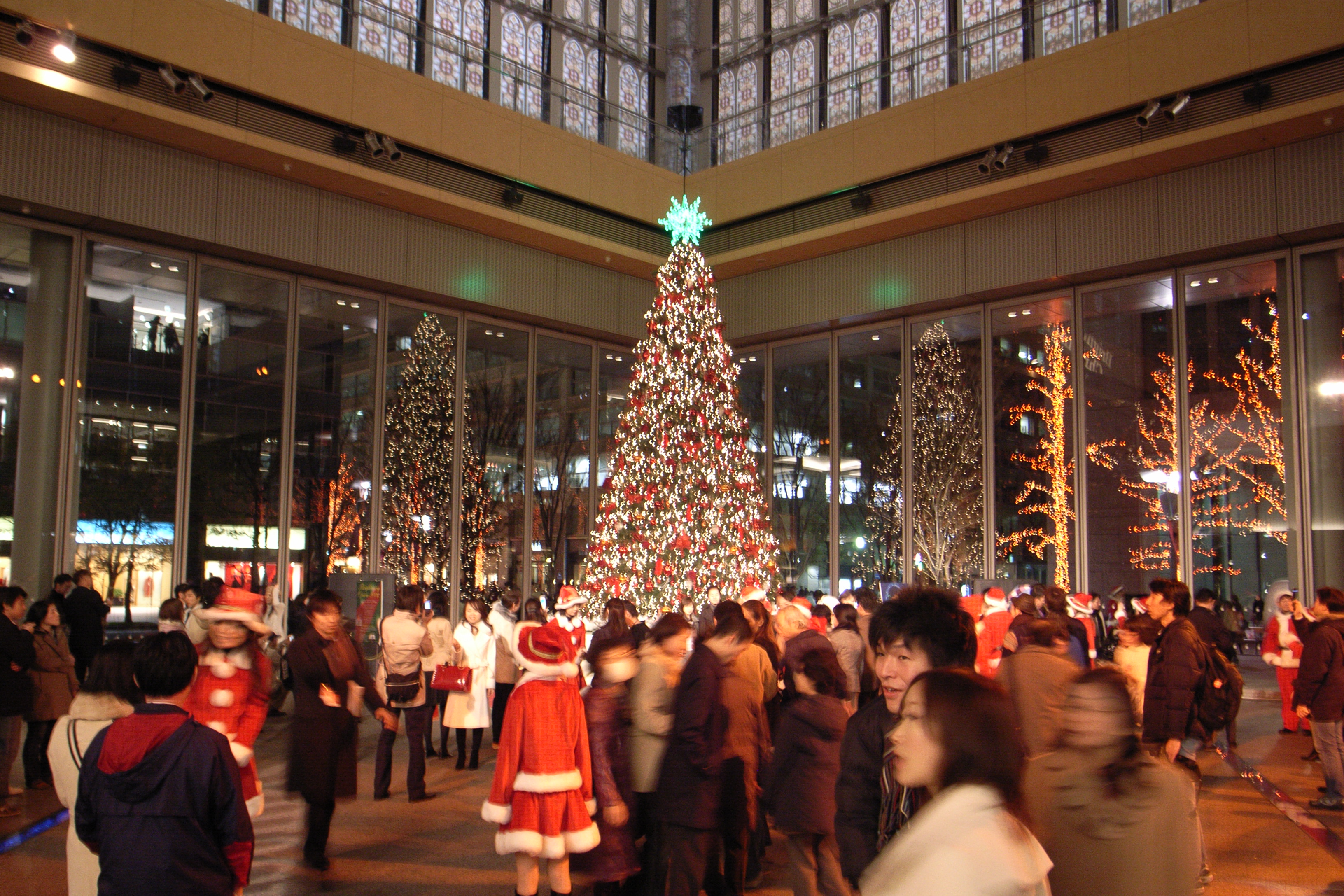 HOW TO HANDLE THIS CHRISTMAS PARTY SEASON