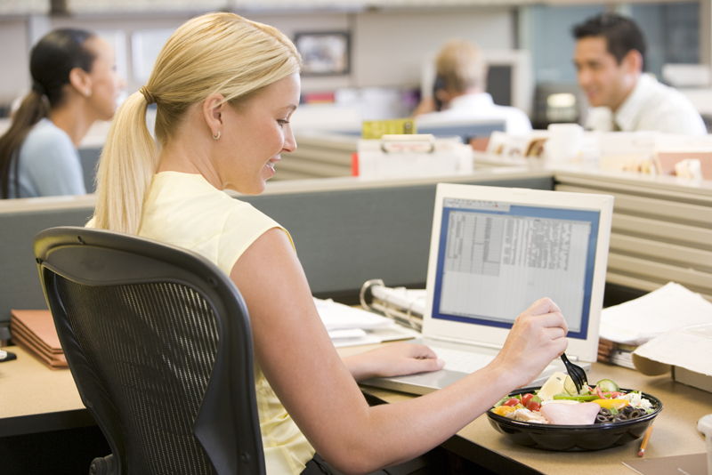 How to Manage Eating Habits at Work