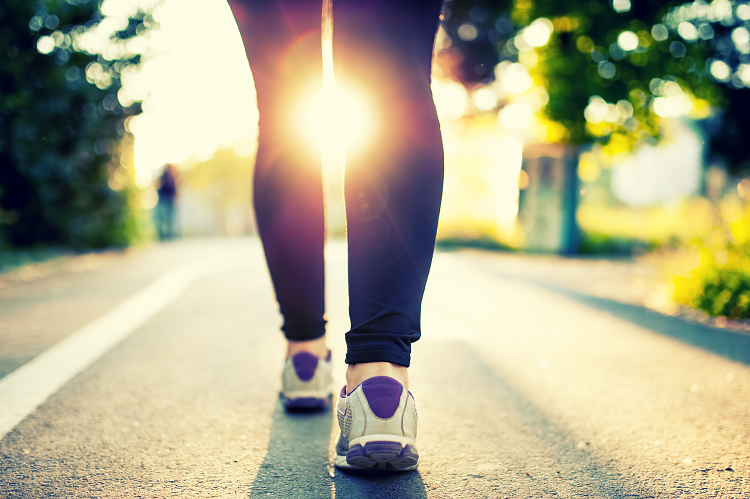 Walk Yourself Slimmer - 6 Reasons to Love Walking this Spring