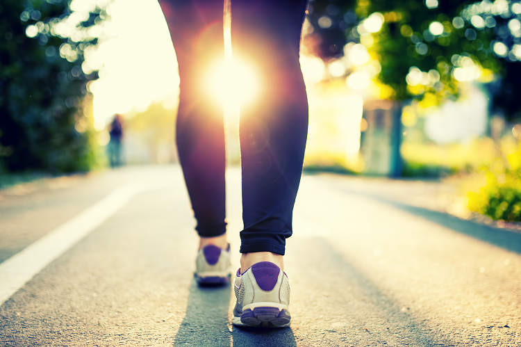 Walk Yourself Slimmer – 6 Reasons to Love Walking